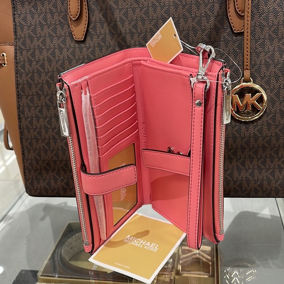 MICHAEL KORS JET SET TRAVEL 35S3GTVW7J LIGHT SAGE LG DOUBLE ZIP WRISTLET-WALLET - Picture 8 of 16